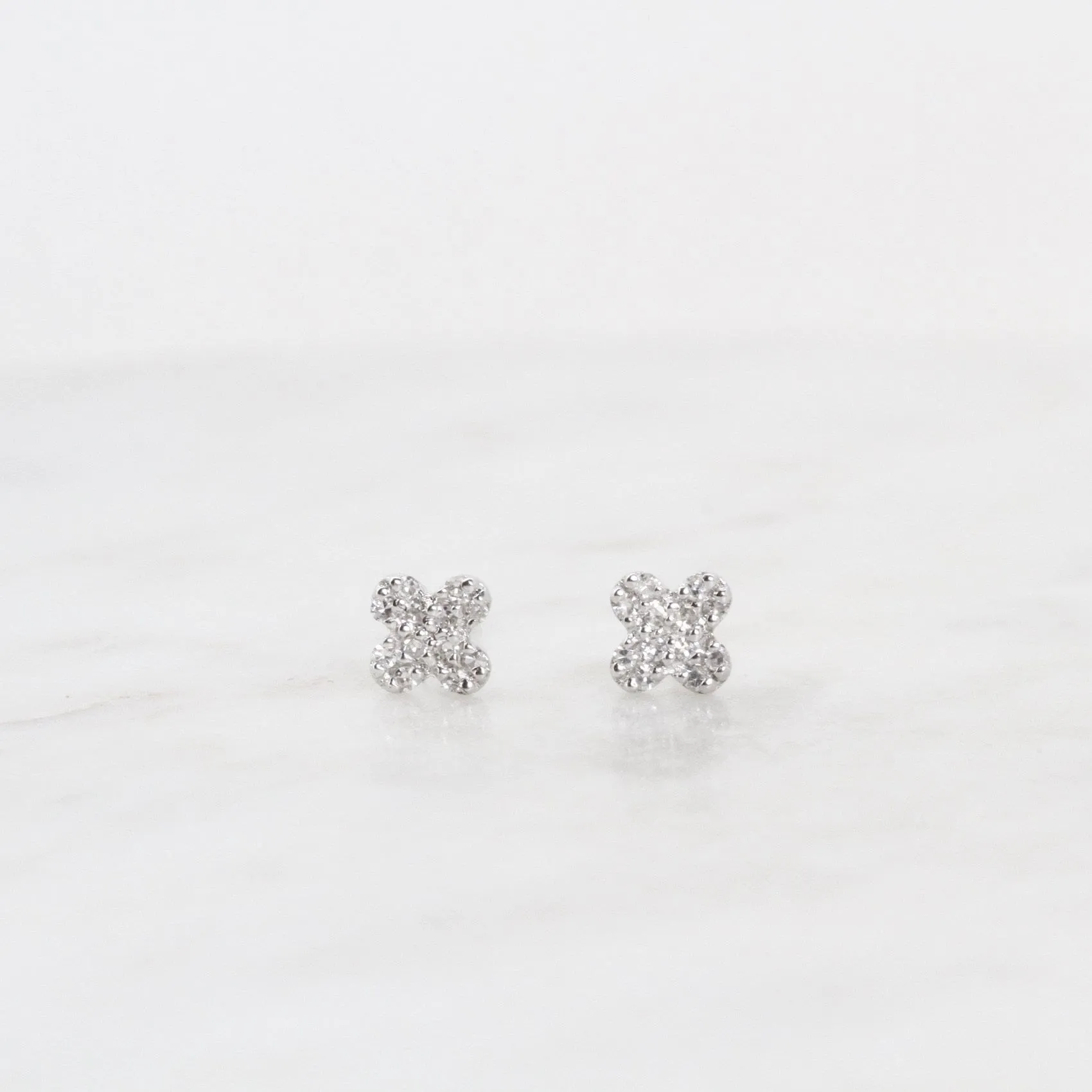 14k White Gold Pavé Diamond Clover Post Earring